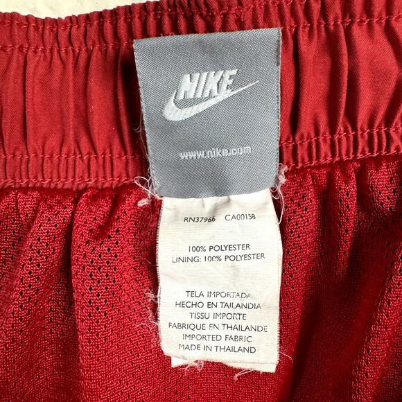 Vintage Nike Swim Trunks Size Large Red White Mesh Lined Board Shorts Outdoors - Picture 3 of 7
